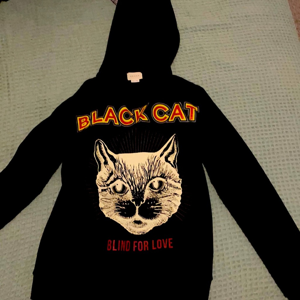 Gucci sweater basically brand new size 11 years old